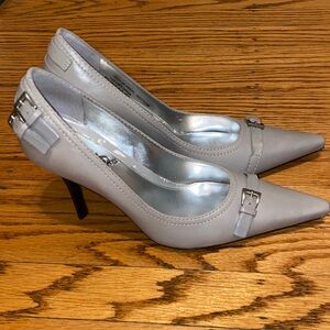 Carlos  size 6.5 Chic Women's Gray Heels